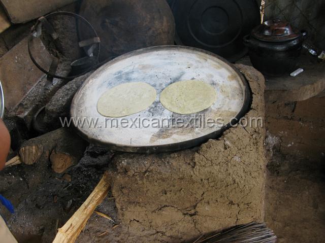 trapiche_viejo__09.JPG - I can tell you there is nothing like a home amde tortilla, you can forget every tortilla you have ever eaten made by machine. Home grown corn , ground and prepared at home is entirely different.